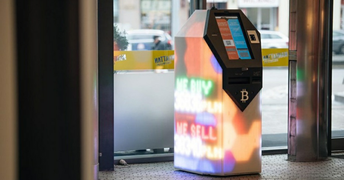 будут ли работать терминалы. Gold payment machine. банкомат в магните. терминал для оплаты телефона. банкомат сбер и втб.