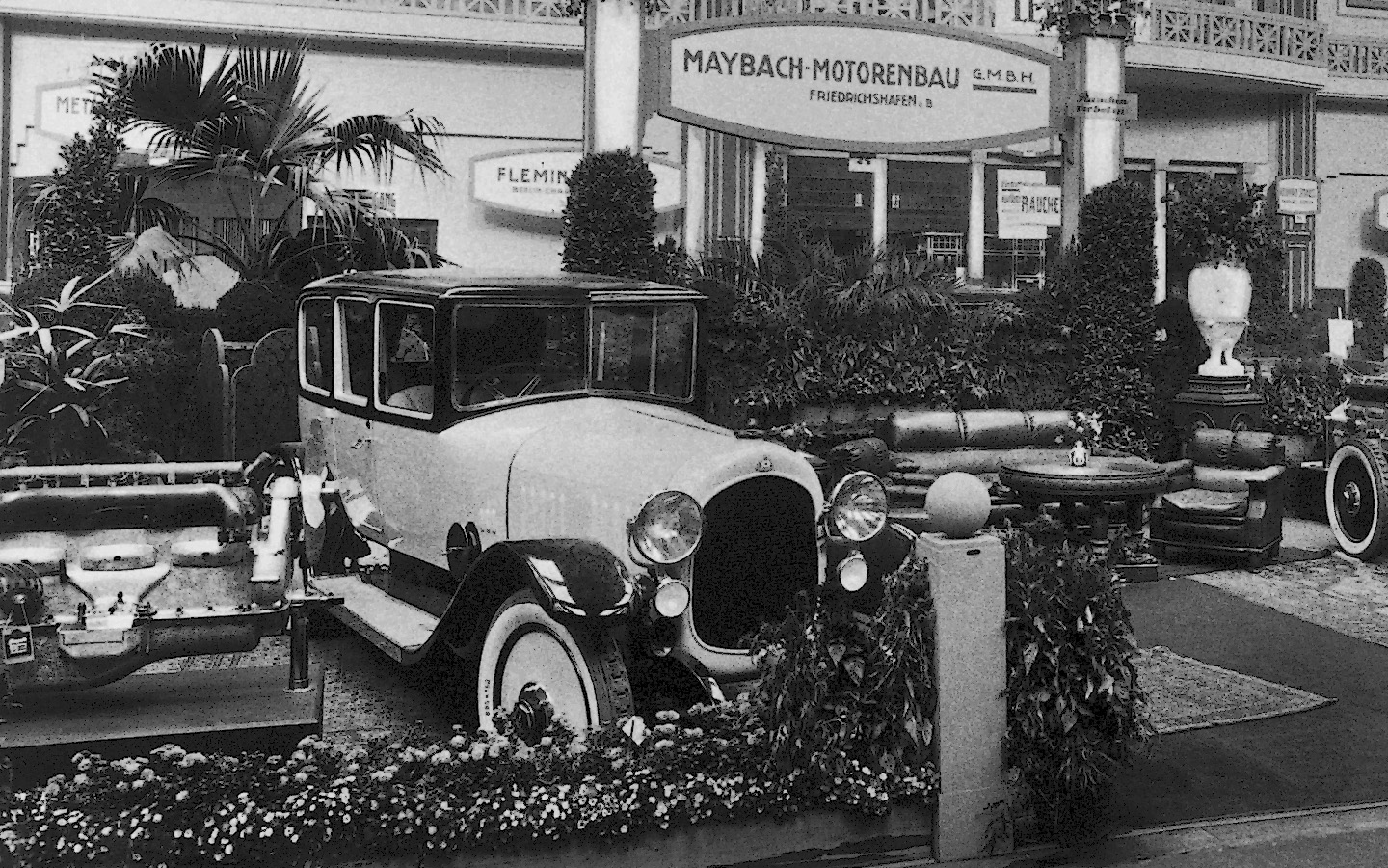 Первые автомобили Maybach (тип W3), представленные на Автомобильной выставке 1921 года в Берлине