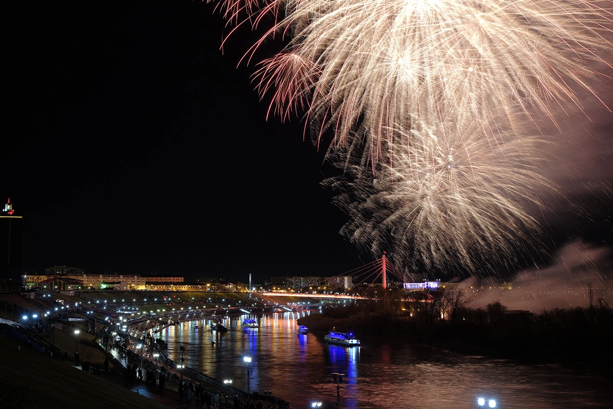 Салют на День города в Тюмени в 2025 году