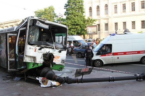 В ДТП на Невском пострадали 26 человек. Фото