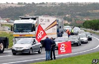 Водители грузовиков во Франции прекратили блокаду дорог