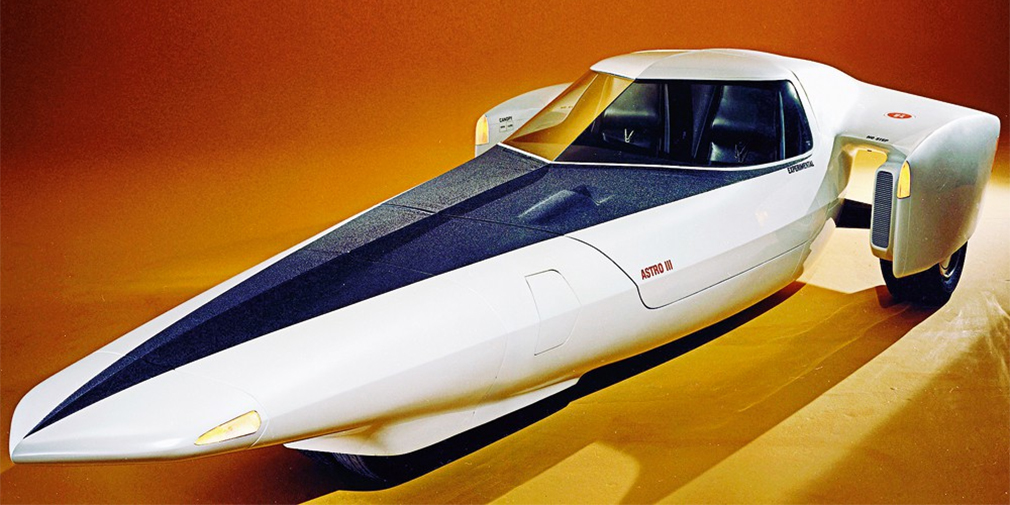 Chevrolet Astro III

В 1967-1968 гг. Chevolet показала два концептуальных спорткара Astro c низкими, обтекаемыми кузовами. Это были вполне традиционные автомобили, чего нельзя сказать о третьем прототипе, представленном в 1969 году. Спорткар со сдвоенным передним колесом оснащался газотурбинной силовой установкой мощностью 317 лошадиных сил. Для посадки верхняя часть стеклопластикового кузова сдвигалась вперед, а для замедления машины использовались аэродинамические тормоза, как у самолета.
