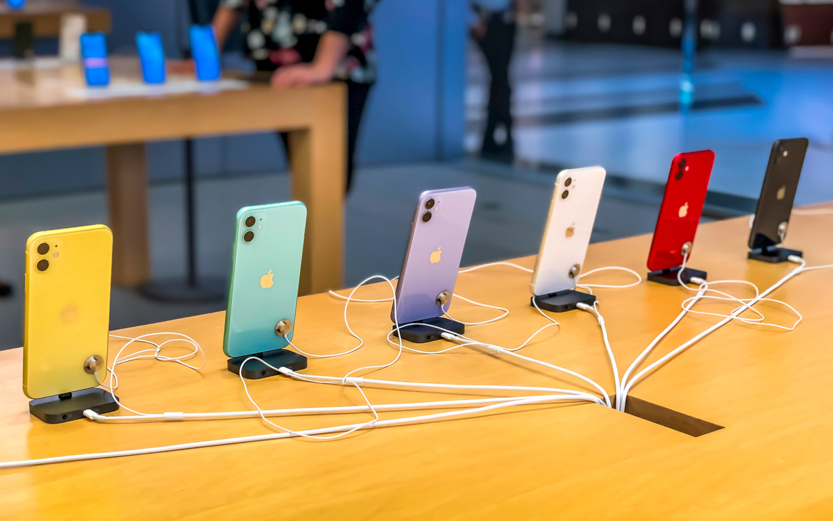 Акции Apple подешевели на сообщении о сокращении производства iPhone