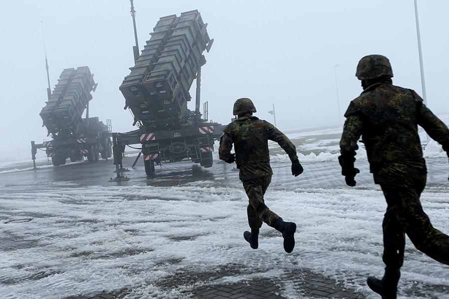 Моравецкий предложил создать коалицию для поставок танков Киеву без ФРГ"/>













