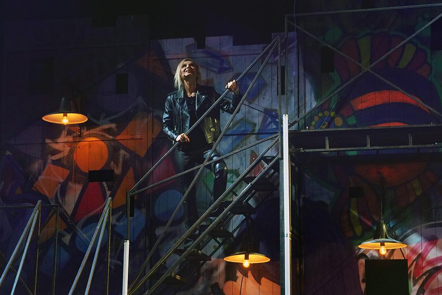 Полина Гагарина в спектакле&nbsp;&laquo;Поколение Маугли&raquo;, декабрь 2022 года
