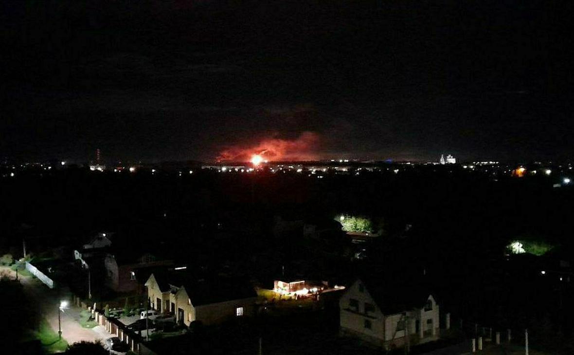 Вид на пожар возникший в&nbsp;результате атаки беспилотника на аэропорт в городе Пскове