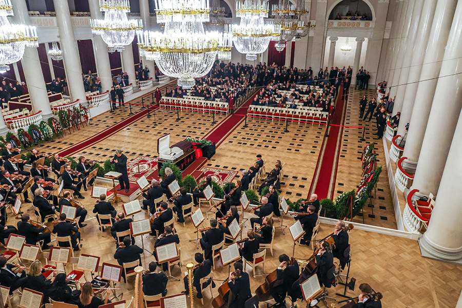 Темирканов умер 2 ноября. Прощание с ним состоялось в Большом зале Санкт-Петербургской академической филармонии имени Шостаковича, которой он руководил.

