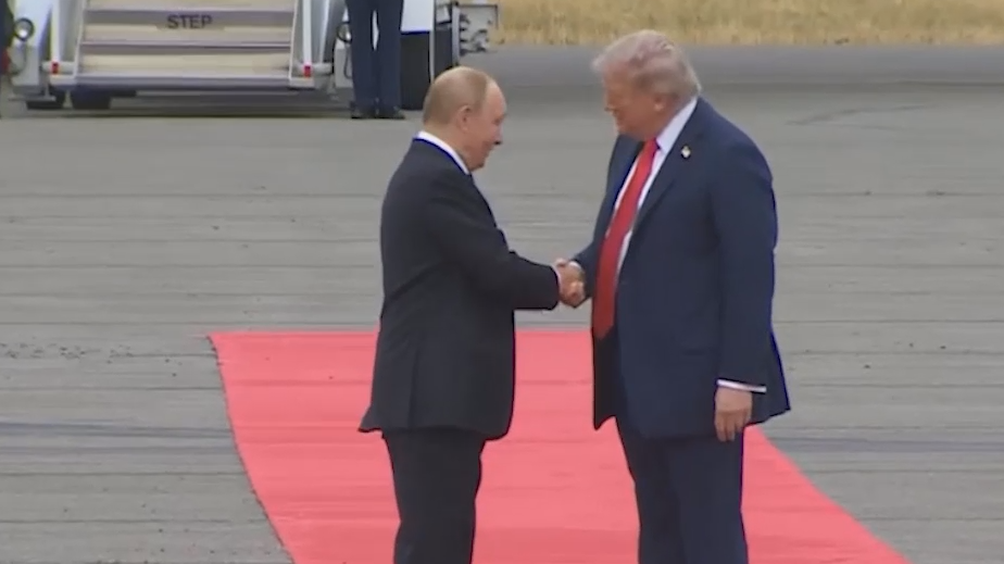 МИД России подписал фото Путина и Трампа эмодзи🤝