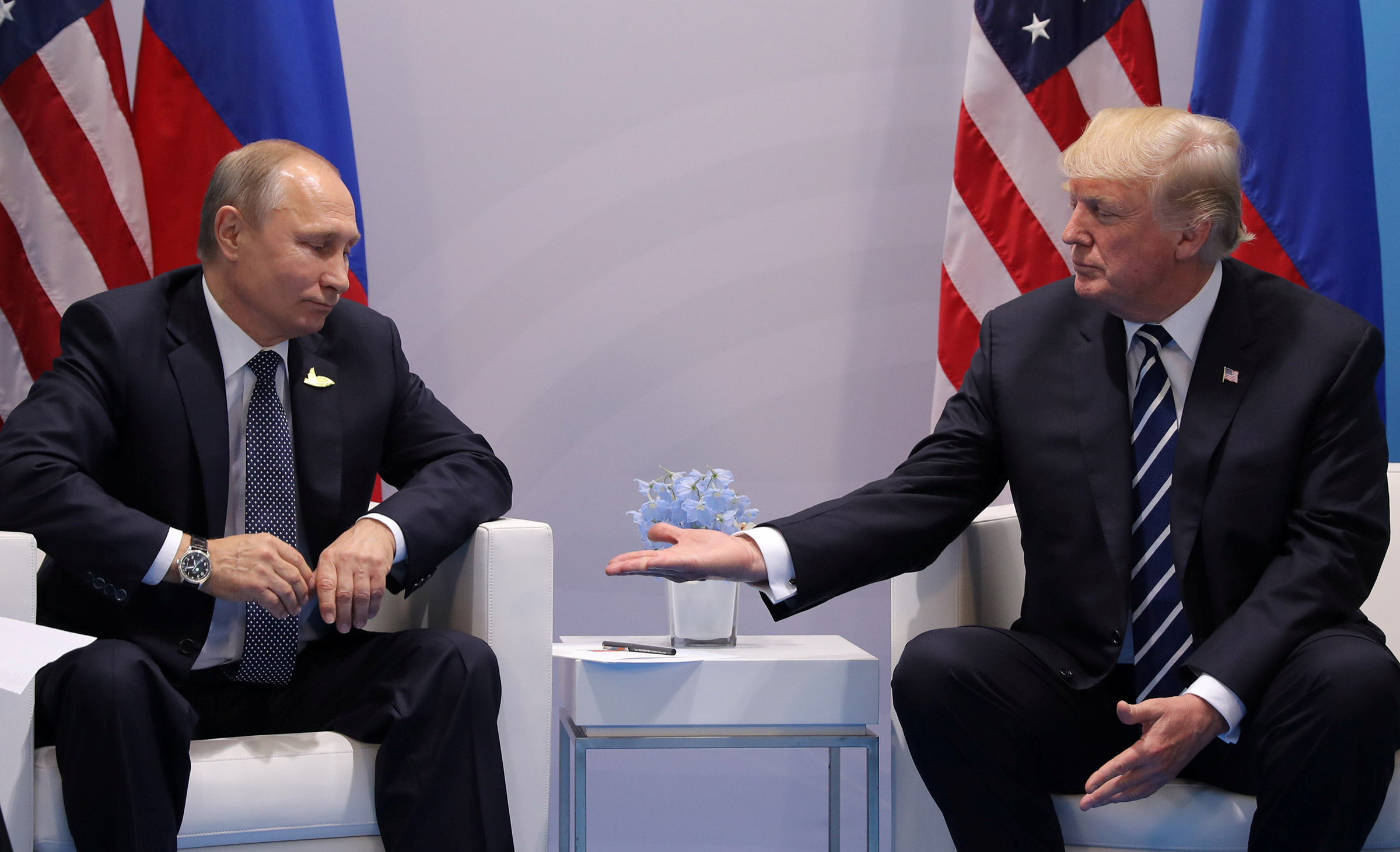 Июль. Встреча президента США Дональда Трампа и президента России Владимира Путина на саммите G20. Гамбург, Германия
