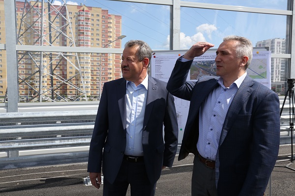 Николай Руссу (слева) и губернатор Александр Моор
