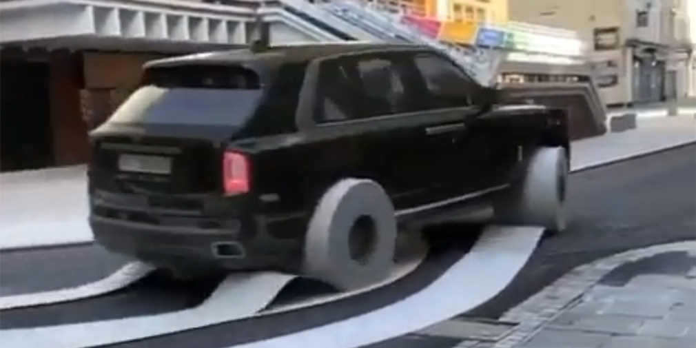 Видео: колеса Rolls-Royce заменили туалетной бумагой