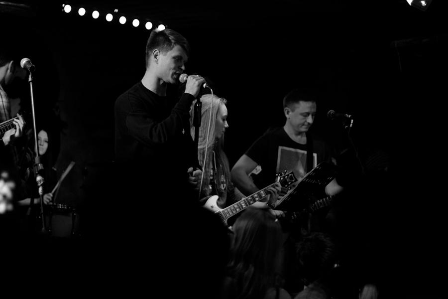 Женя Трофимов во время выступления