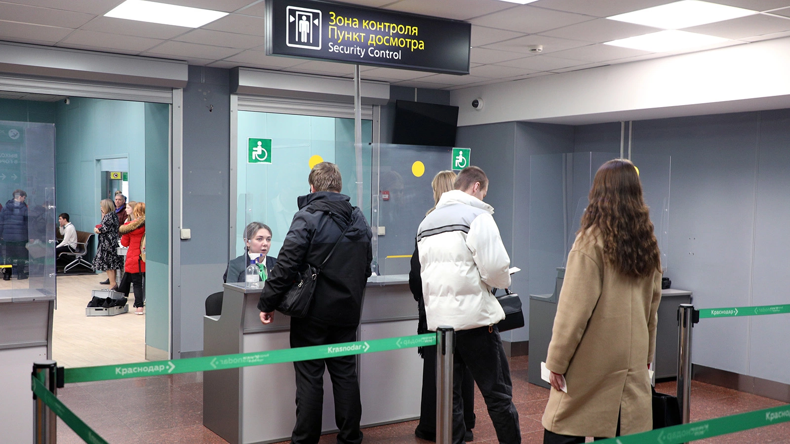 Число запретов на выезд за рубеж из России увеличилось. В чем причина