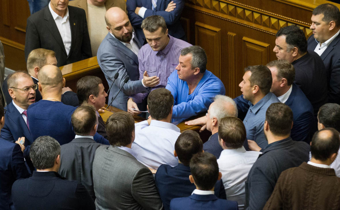 Потасовка между депутатами Рады


