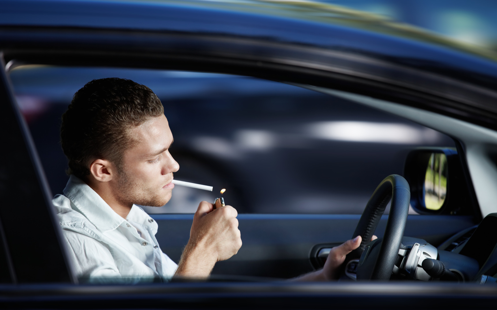 В Германии хотят запретить курение в автомобиле: первые подробности