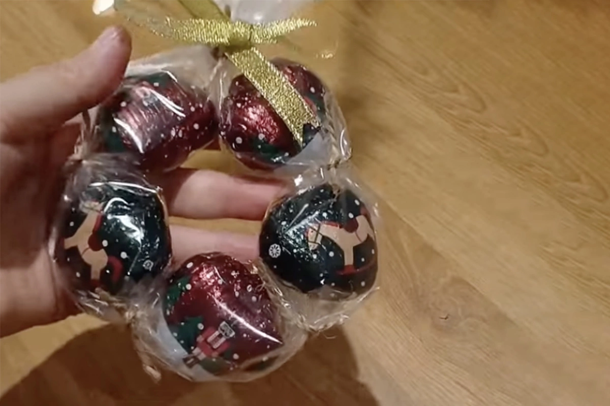 Мини-венок из конфет