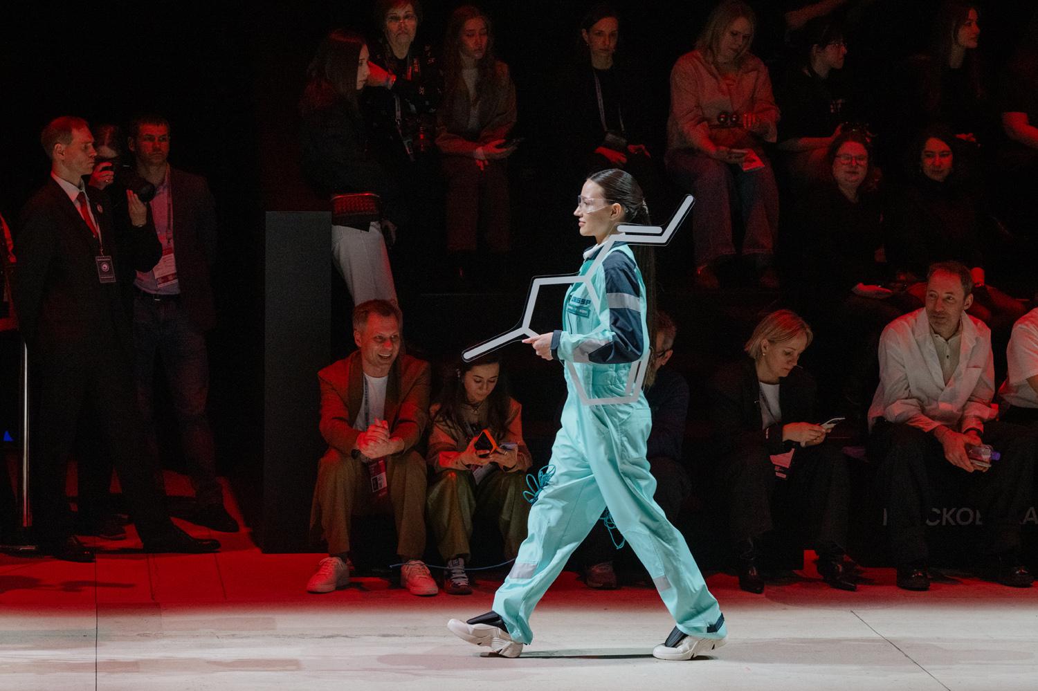 СИБУР представил униформу будущего на Московской неделе моды