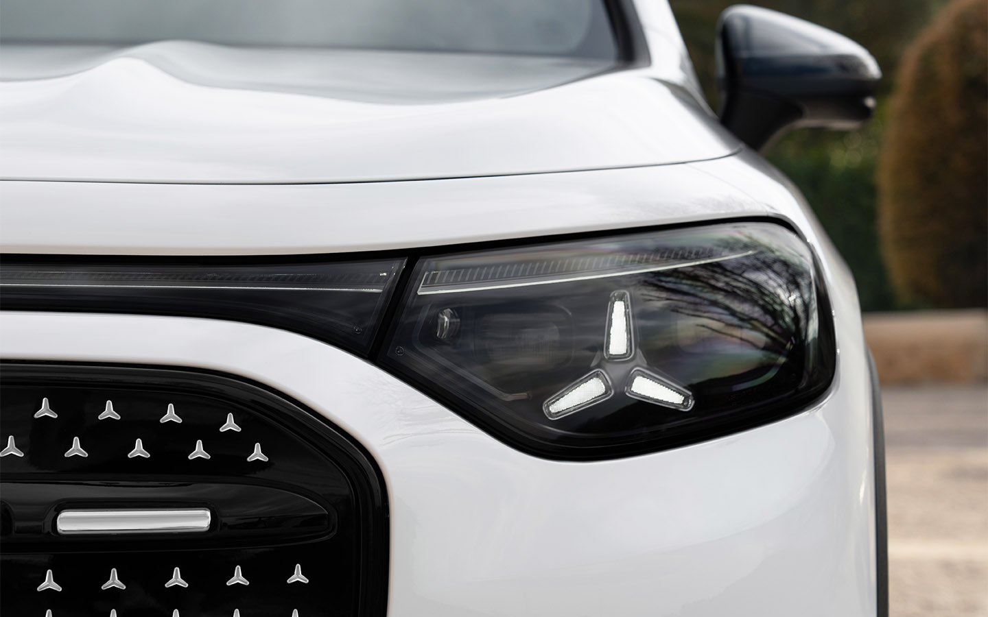 Mercedes всеми возможными способами напоминает, автомобиль какой марки вы приобрели