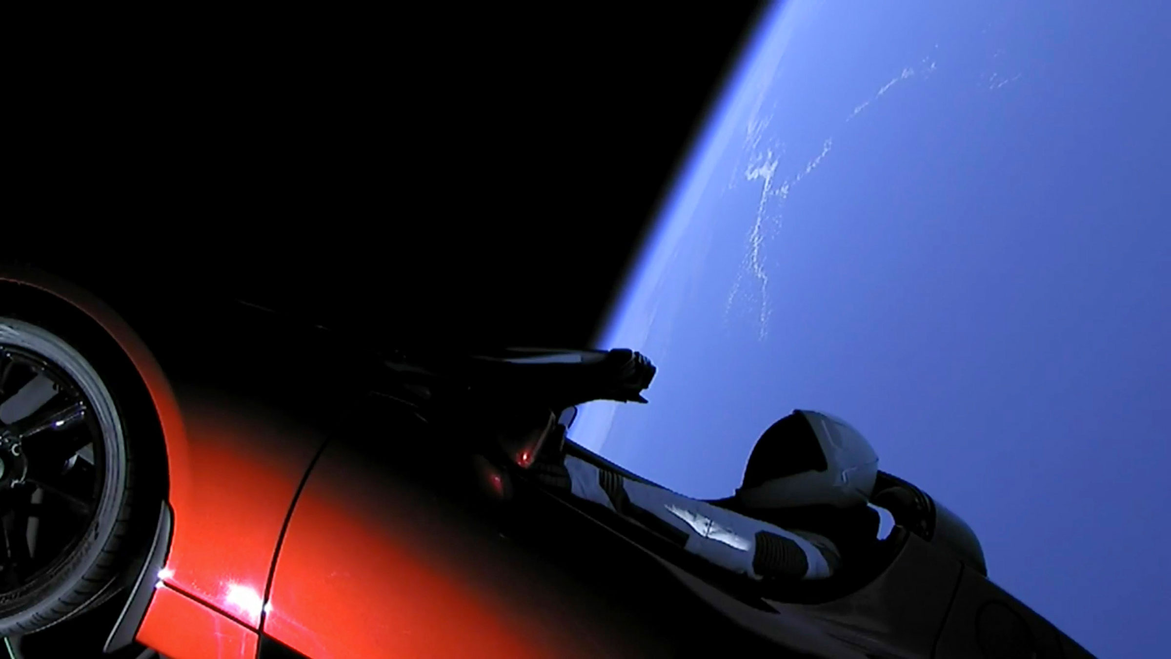 Вид из Tesla, пролетающей над Землей