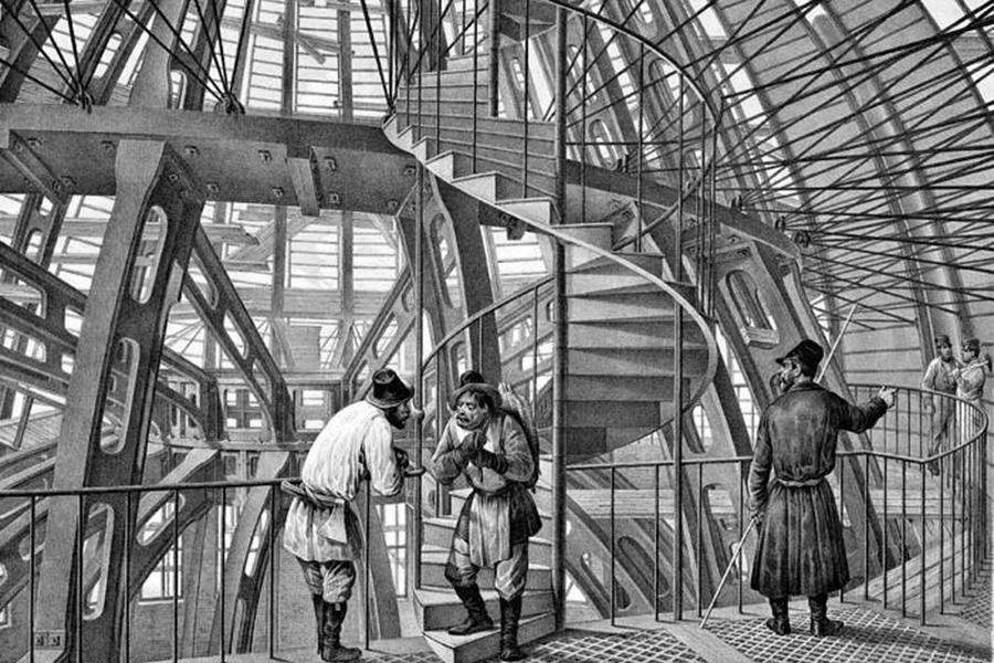 После установки купольных колонн началось сооружение самого купола. По предложению Монферрана&nbsp;он был сделан не из кирпича, а из металла и состоял из трех взаимосвязанных частей: внутренней сферической, средней конической и наружной параболической. Подобную конструкцию купола использовали при постройке собора Святого Павла в Лондоне.

Сам купол был отлит из, как писал Монферран &laquo;комбинации чугуна, кованого железа и пустотелых керамических цилиндров&raquo;. Таким образом, планировалось сделать его легким, но прочным. Его внешняя окружность по периметру была обшита листами позолоченной меди.
