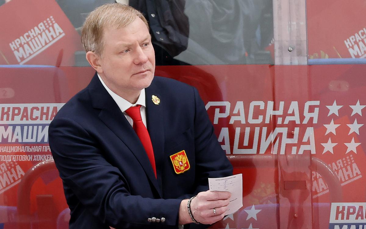 Тренер сборной ответил на обвинения в «сокрытии» контракта со «Спартаком»