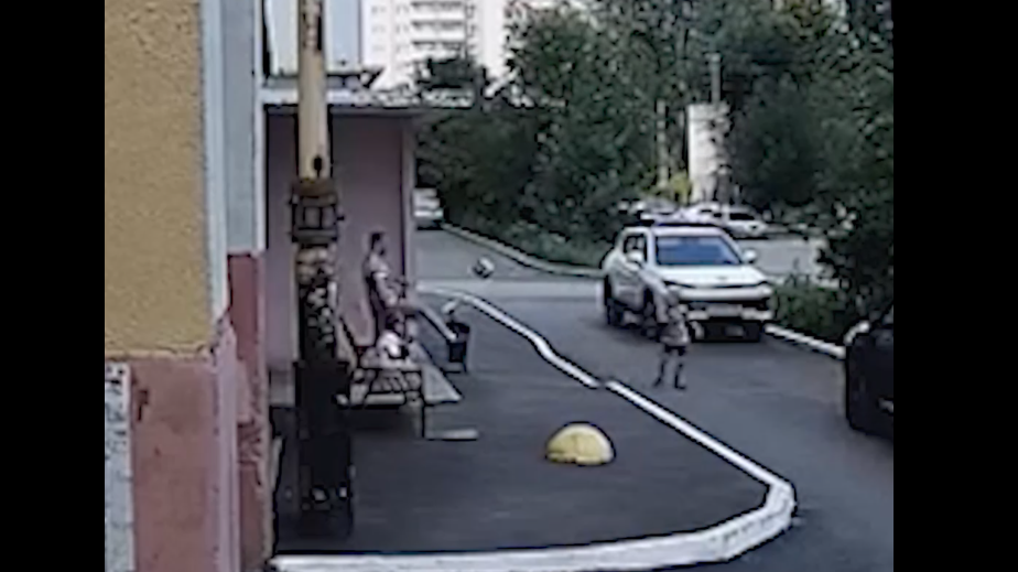 Мужчина спас ребенка во время взрыва дома в Саратове. Видео