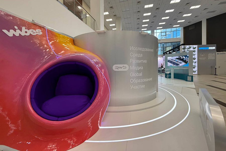 На стенде РВБ&nbsp;&mdash; совместной компании Wildberries и Russ&nbsp;&mdash; можно поучаствовать в&nbsp;викторине и&nbsp;выиграть сувенир, а также задать вопросы основательнице маркетплейса Татьяне Ким.