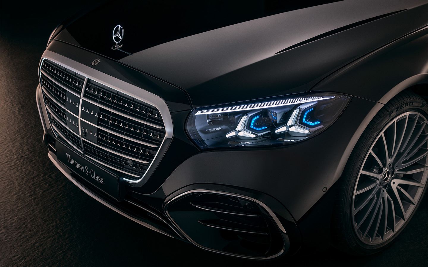 S-Class получил более продвинутую&nbsp;оптику&nbsp;с трехлучевыми ходовыми огнями