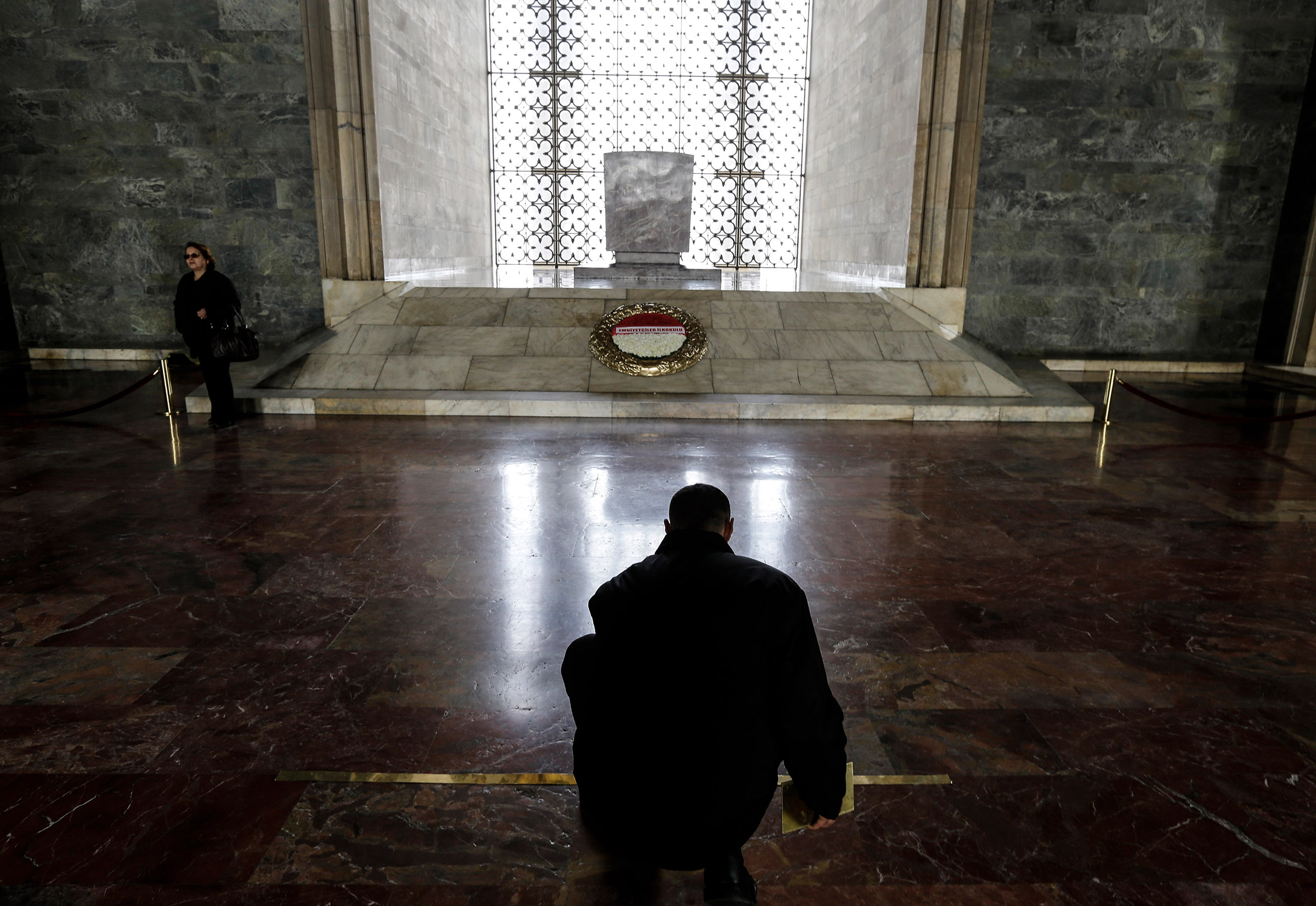 Ежегодно мавзолей становится центром торжеств в День памяти Ататюрка. В декабре 2014 года во время визита в Турцию цветы к могиле Ататюрка возложил президент России Владимир Путин.