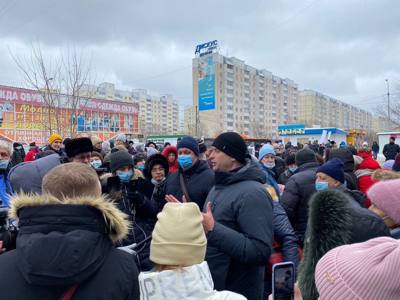 На МЖК в Новосибирске прошел сход местных жителей из-за сквера — РБК