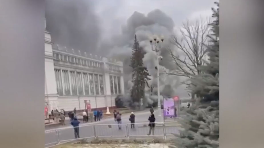 На ВДНХ загорелся павильон