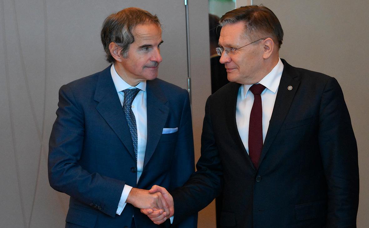 Рафаэль Гросси и Алексей Лихачев во время пресс-подхода по итогам встречи в Калининграде, 6 июня 2025 года