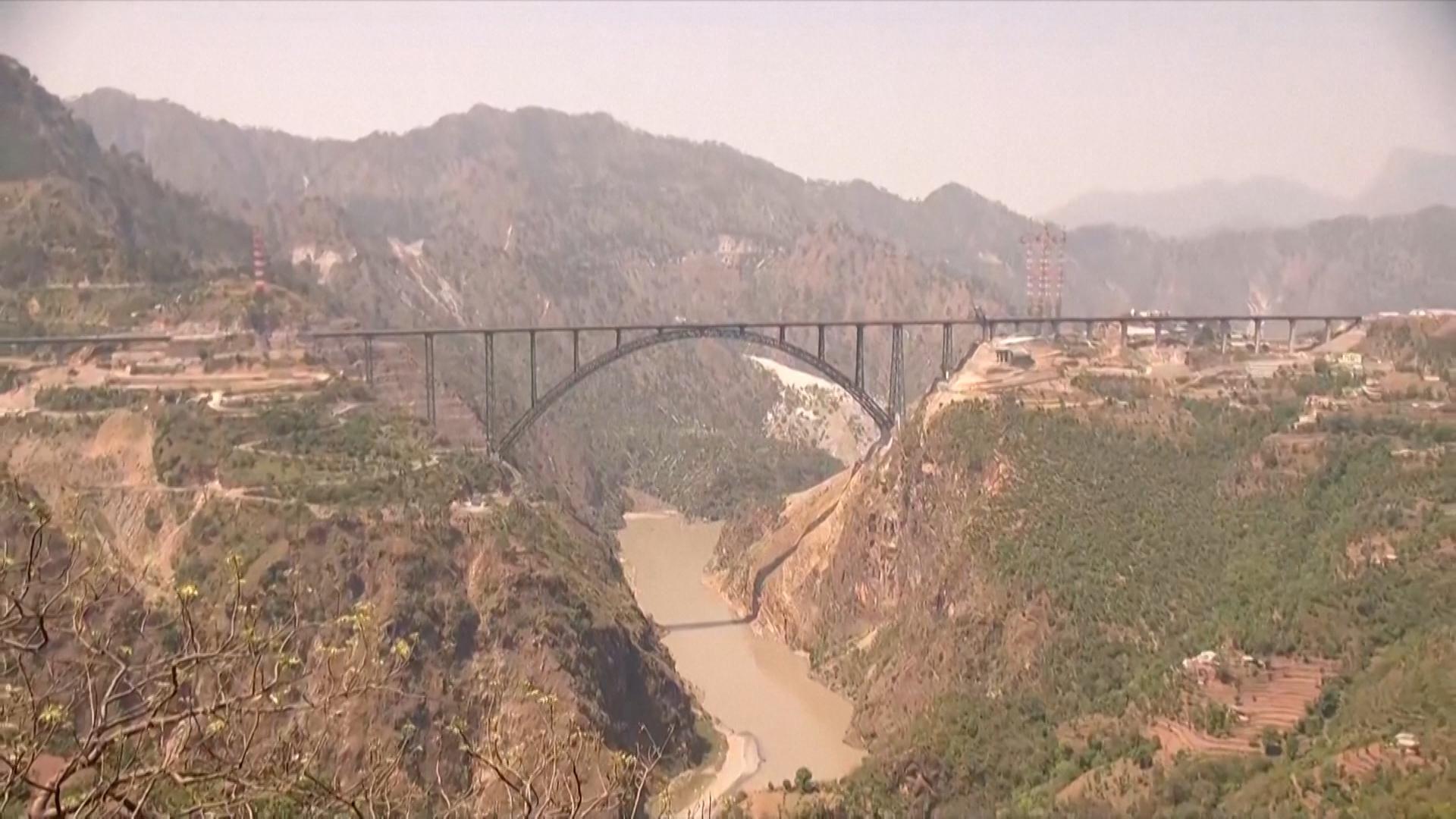 Моди открыл самый высокий железнодорожный мост в мире