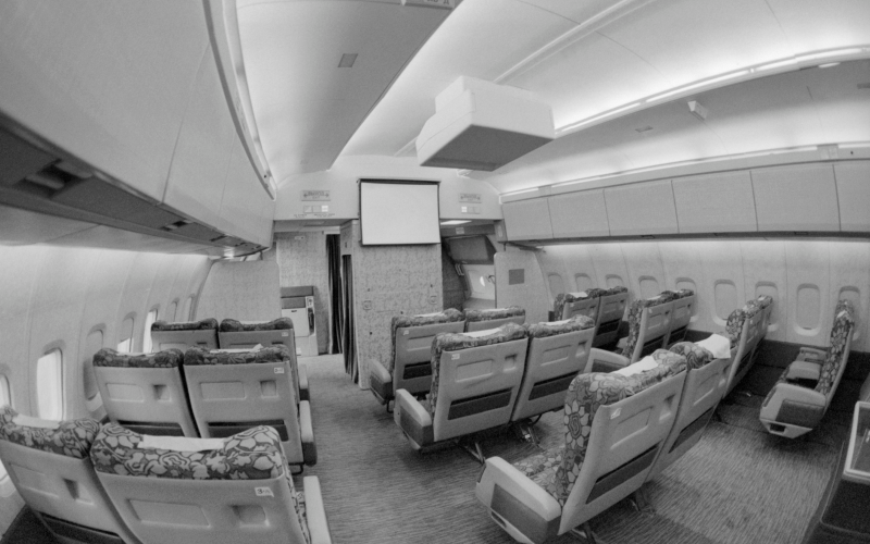На зарубежных рейсах «Аэрофлота» «деловой класс» появился в 1988 году. На этом фото, сделанном 25 июля того же года, показан интерьер переднего пассажирского салона нового дальнего магистрального пассажирского самолета ИЛ-96-300