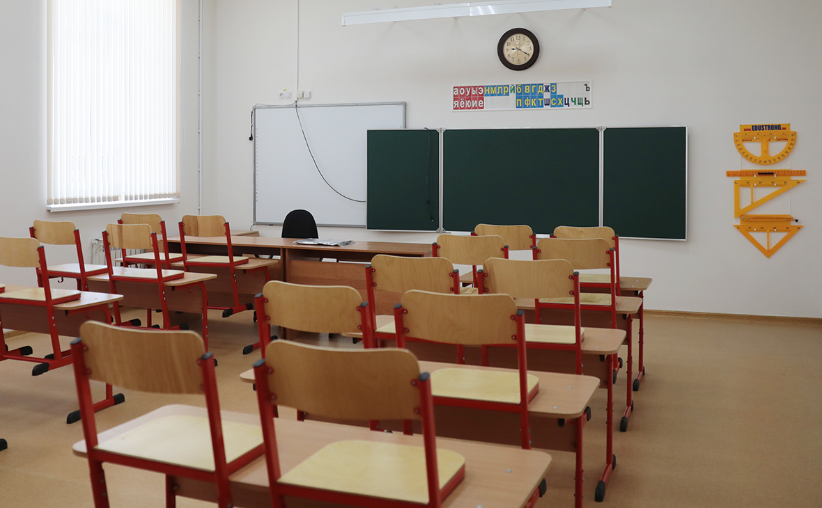Кравцов назвал срок адаптации школ Донбасса к системе образования России