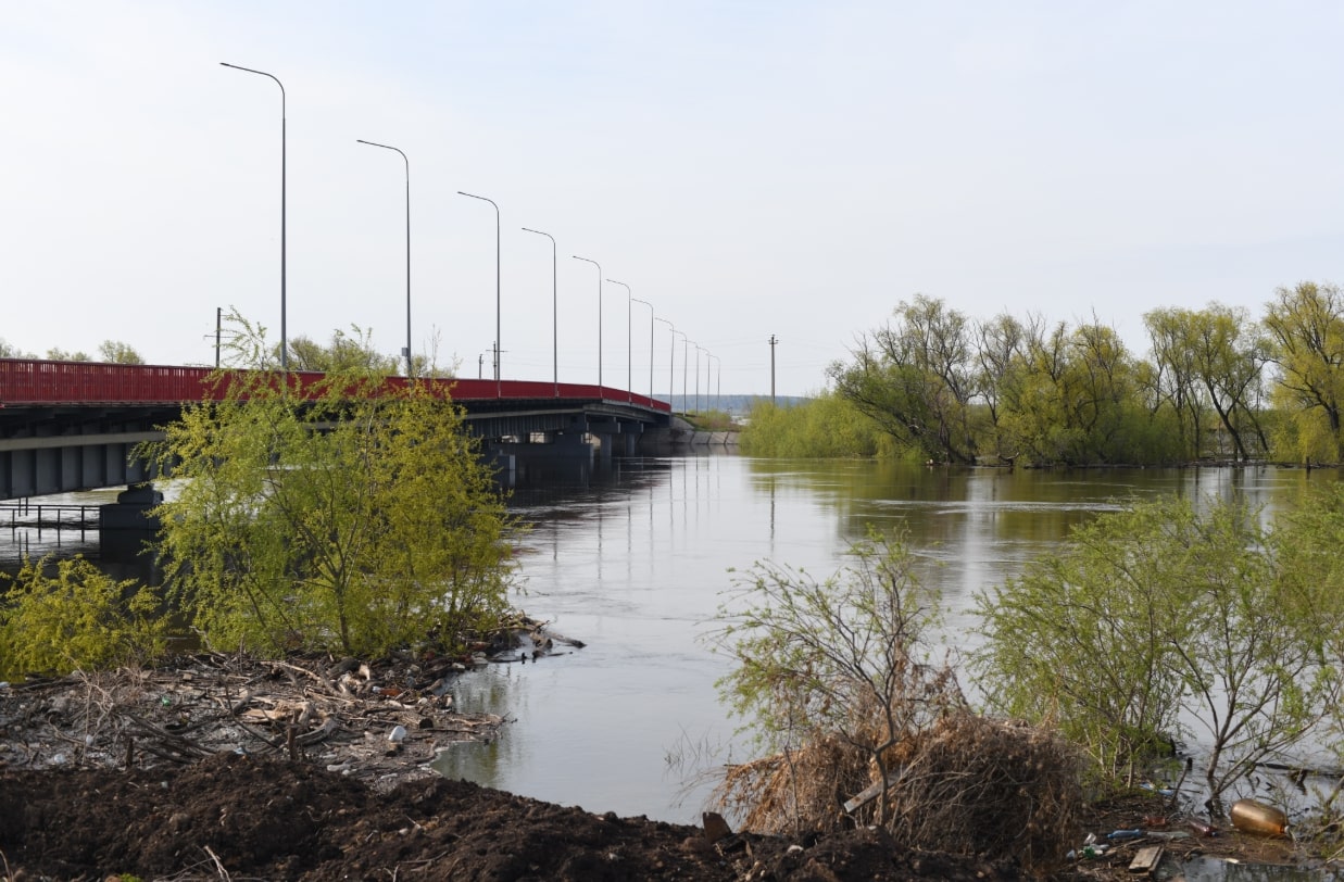 Пик паводка: в Абатском районе вода отрезала от земли деревни