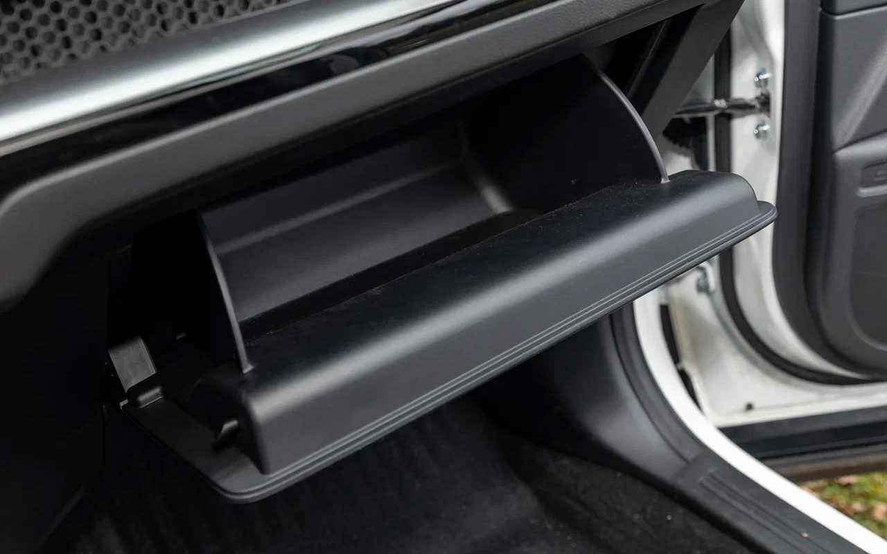 Перчаточный ящик Honda CR-V объемом не впечатляет, скорее он обычный &mdash; не большой, но и не маленький