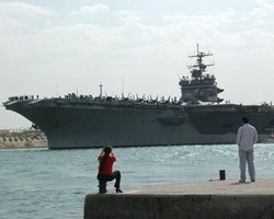 ВМС США перебросили в Персидский залив второй авианосец