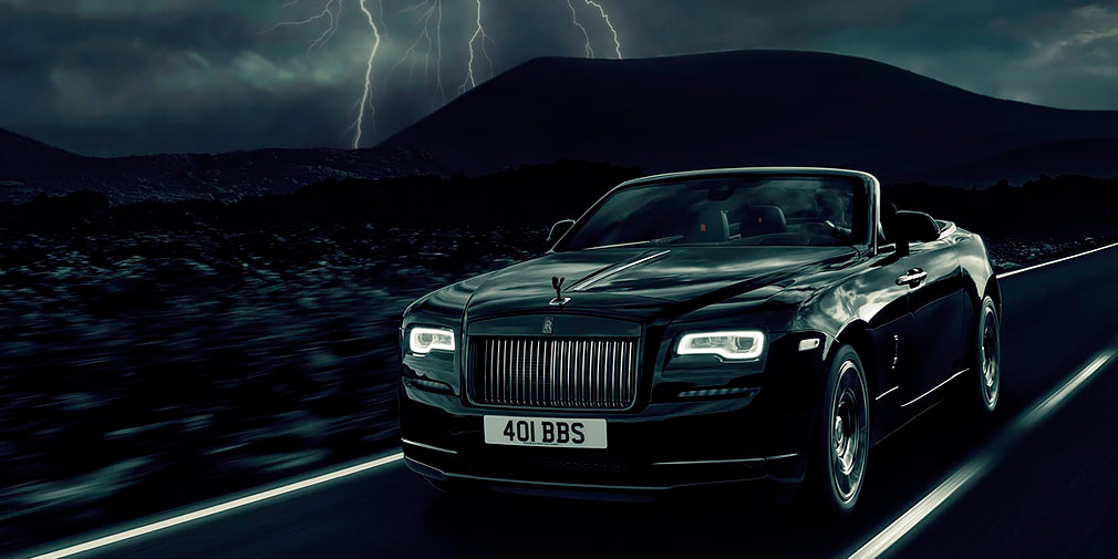 Rolls-Royce Dawn Black Badge

Специальная серия Rolls-Royce Dawn, представленная в Гудвуде, носит имя Black Badge и оснащается 6,6-литровым двенадцатицилиндровым мотором мощностью 602 лошадиные силы. До 100 км/ч машина разгоняется за 4,9 секунды.
