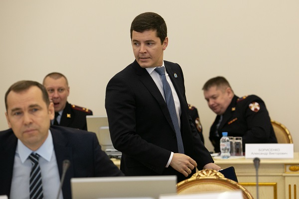 Глава Ямала Дмитрий Артюхов (в центре) и&nbsp;губернатор Курганской области Вадим Шумков