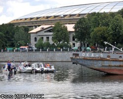 СМИ гадают о причинах крушения катера на Москве-реке