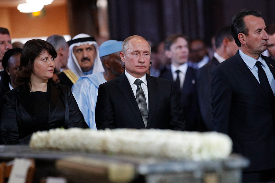 Президент России Владимир Путин (в центре)
