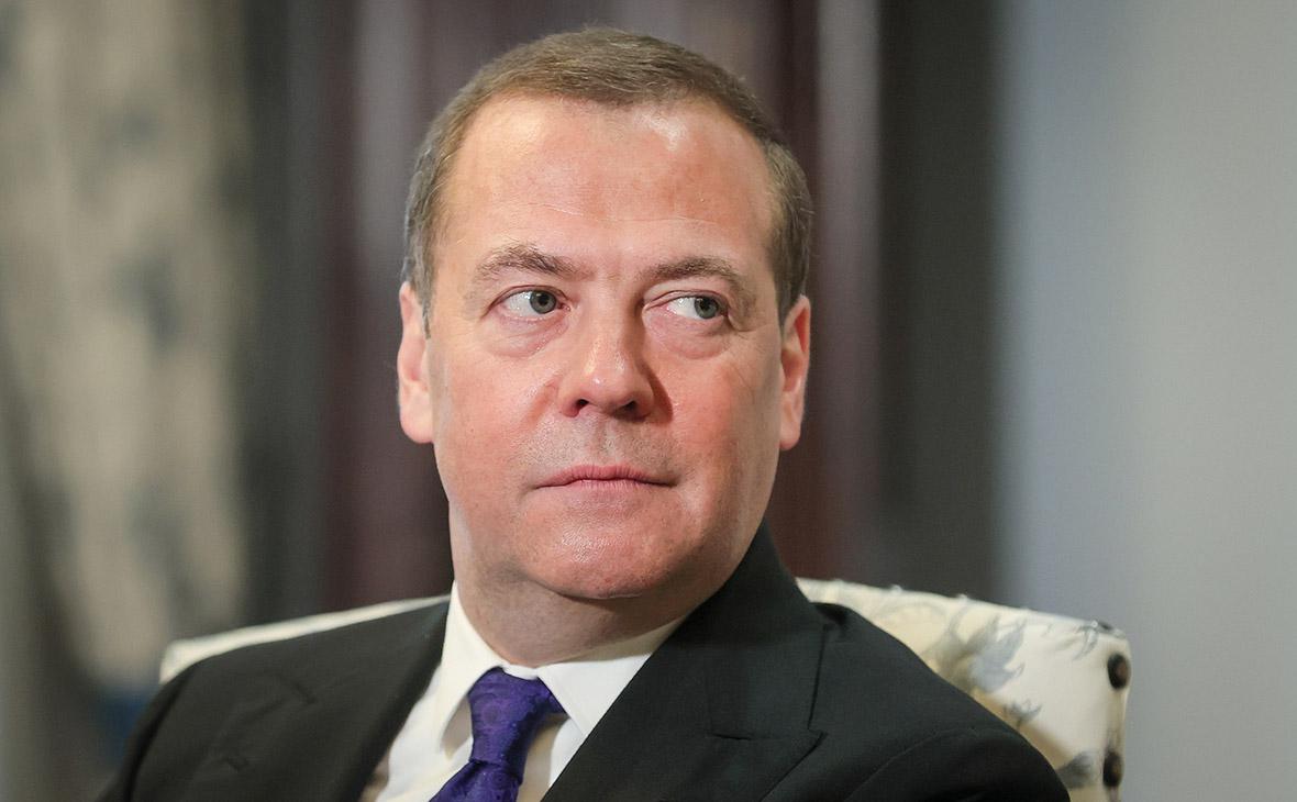 Медведев предложил офису Зеленского сеанс связи из крымского СИЗО