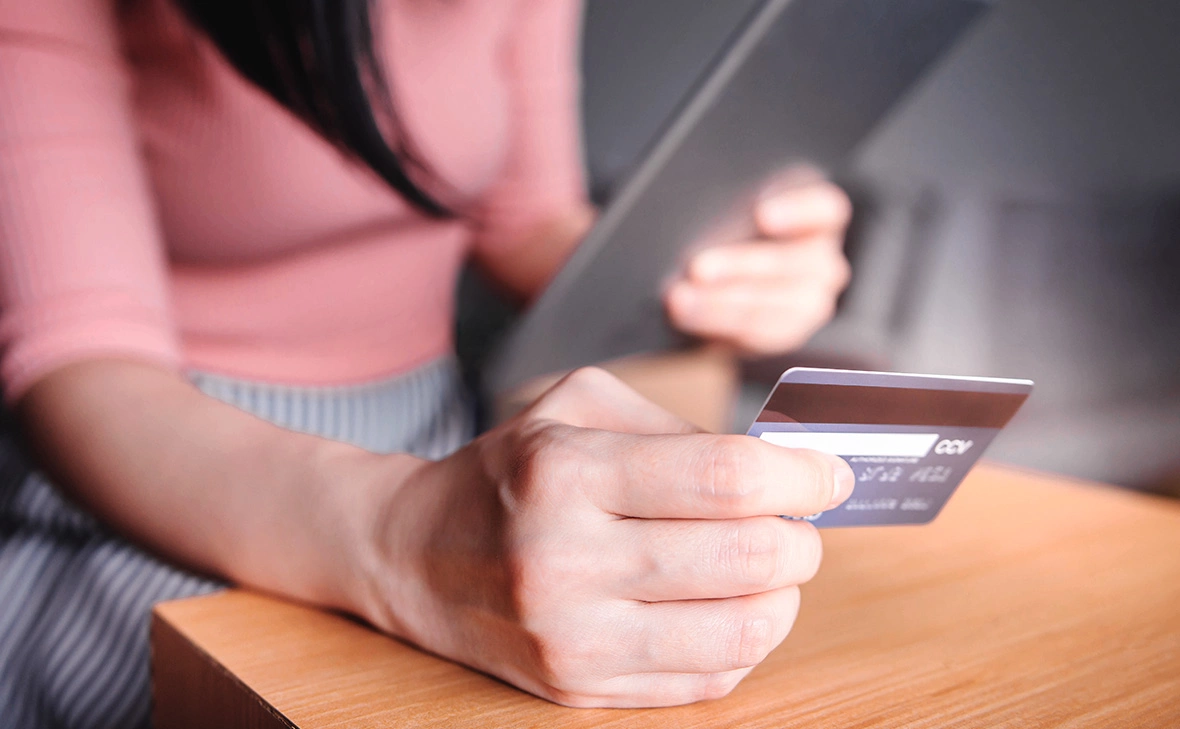 Black Salmon / Fotodom / Shutterstock