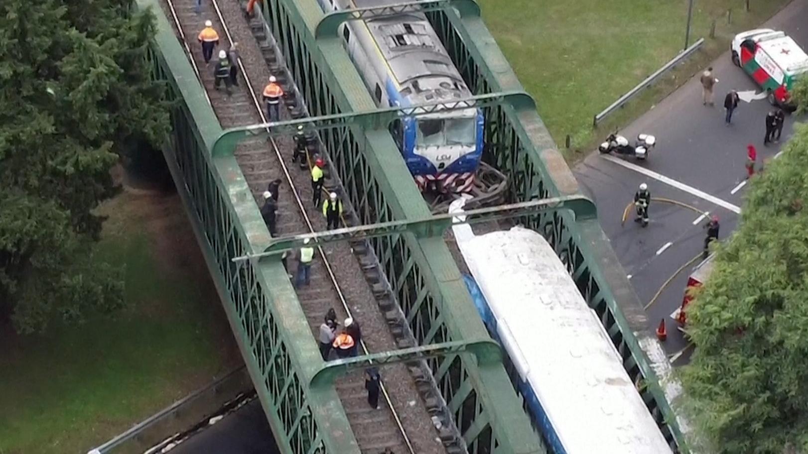 При столкновении поездов в Буэнос-Айресе пострадали 90 человек