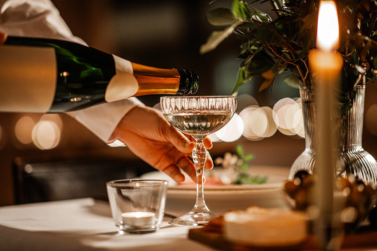 Шампанское и другие пузыри: как выбрать игристое на Новый год