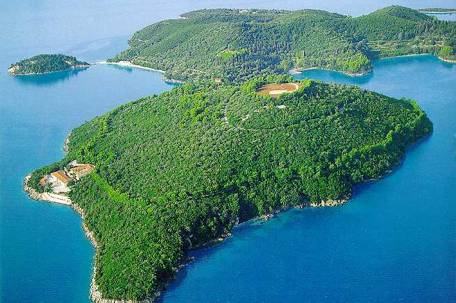 Засекреченный миллиардер из России купил остров Онассиса