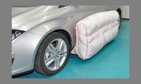 На премиальных седанах появятся дверные подушки безопасности