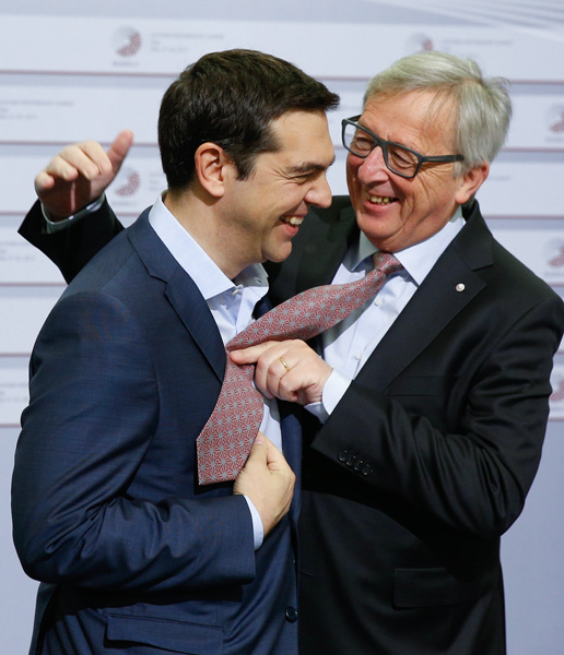 22 мая 2015 года. Председатель Еврокомиссии Жан-Клод Юнкер (справа) и&nbsp;премьер-министр Греции Алексис Ципрас на&nbsp;саммите в&nbsp;Риге.
