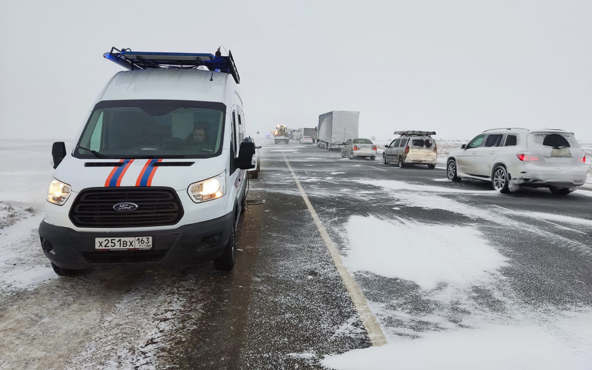 Из-за метели в Самарской области перекрыли движение по трассе М-5